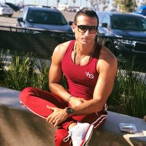 Meet your Posher, Moncef